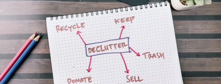 An image that shows decluttering and and other junk removal tactics